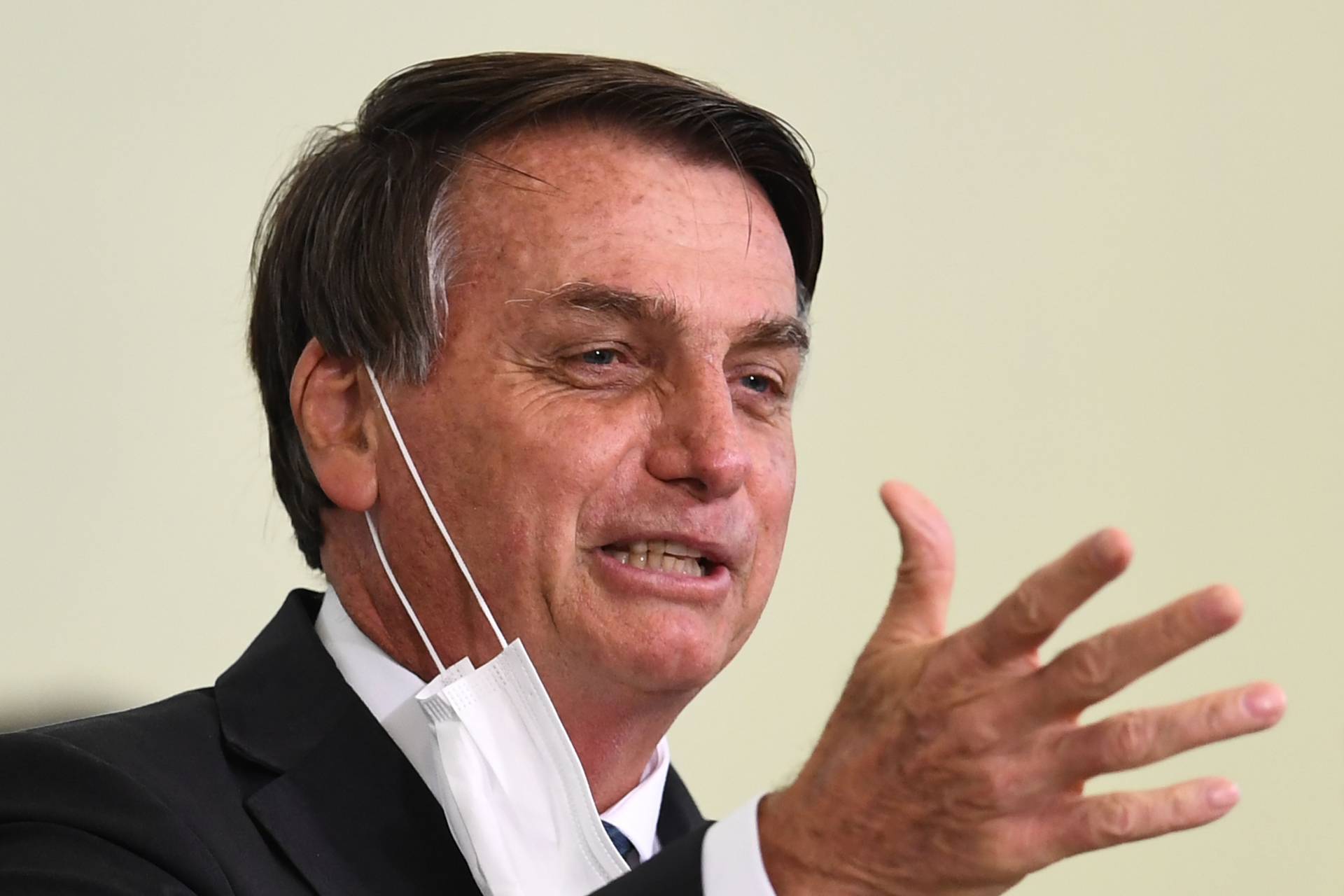 Bolsonaro visita municípios produtores de soja no MT afetado por queimadas