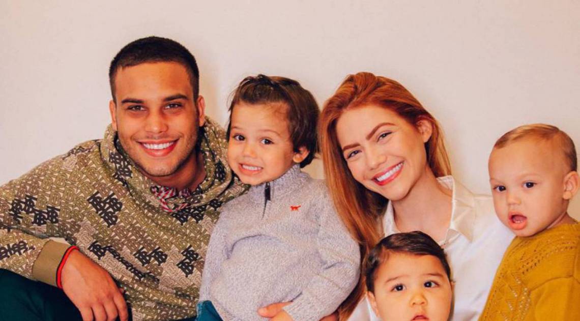 Jonathan Couto, Sarah Poncio e os filhos Jo&atilde;o, Jos&eacute; e Josu&eacute; - Reprodução Instagram