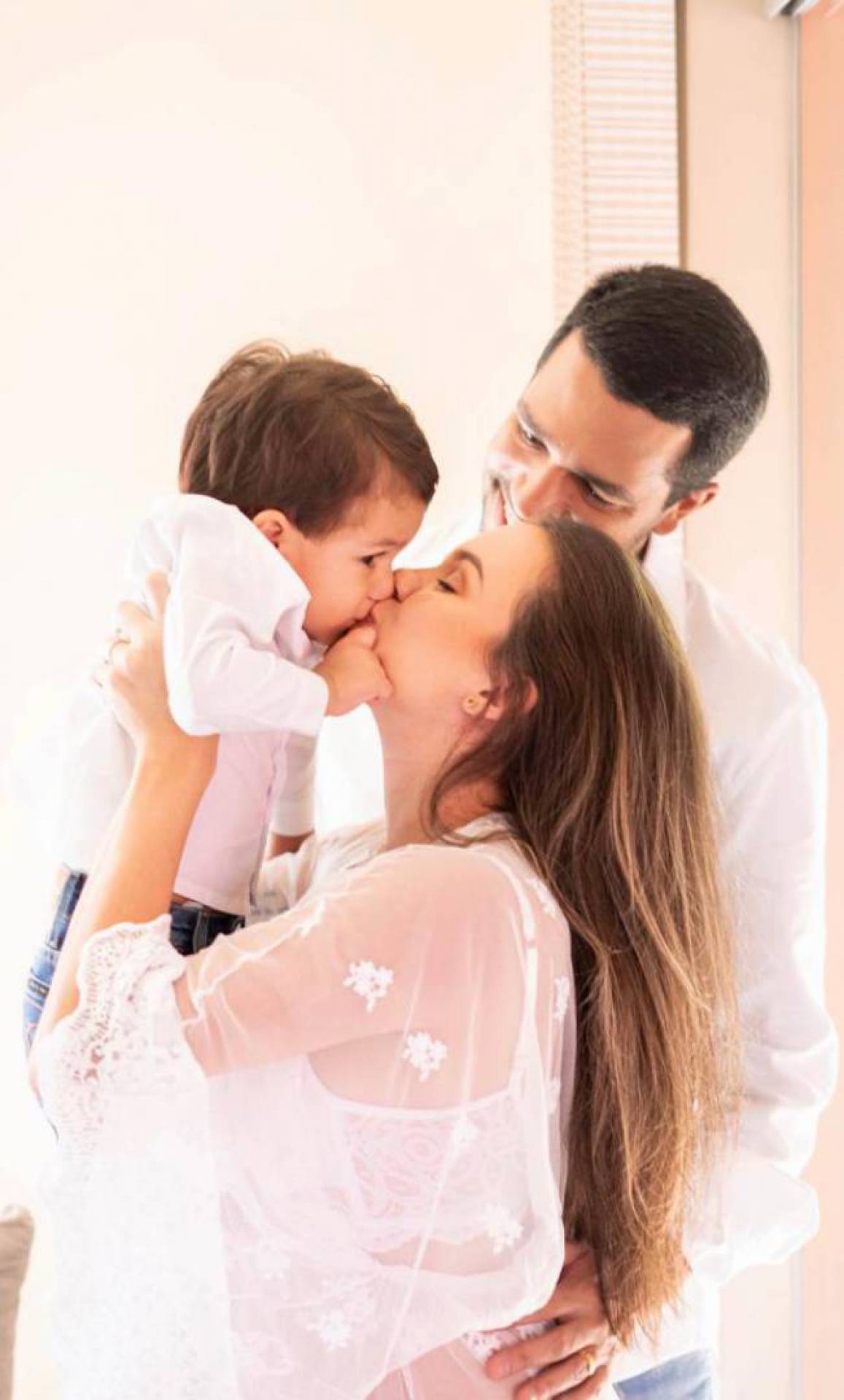 O menino Joaquim Messias Barbosa, caiu na piscina de sua casa, enquanto sua mãe amamentava sua irmã de 4 meses, seu pai fazia uma videoconferência e a porta de sua casa ficou aberta por frações de segundos