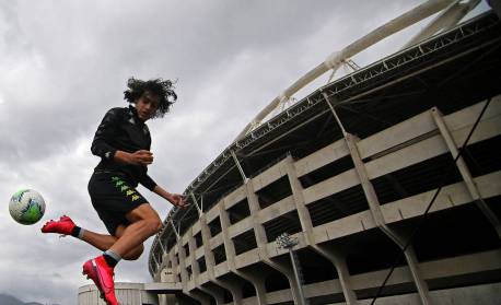 Matheus Nascimento, do Botafogo, entra na mira de clube holandês, diz portal