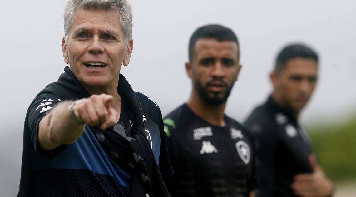 Com o elenco fechado, resta ao técnico Paulo Autuori acertar o time e tentar afastá-lo cada vez mais da zona de rebaixamento no Brasileirão - Vitor Silva / Botafogo