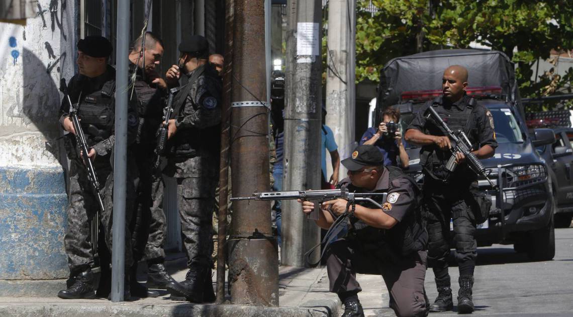 Efeito colateral: no São Carlos, polícia só pode ocupar a região após tiroteio entre traficantes - Reginaldo Pimenta