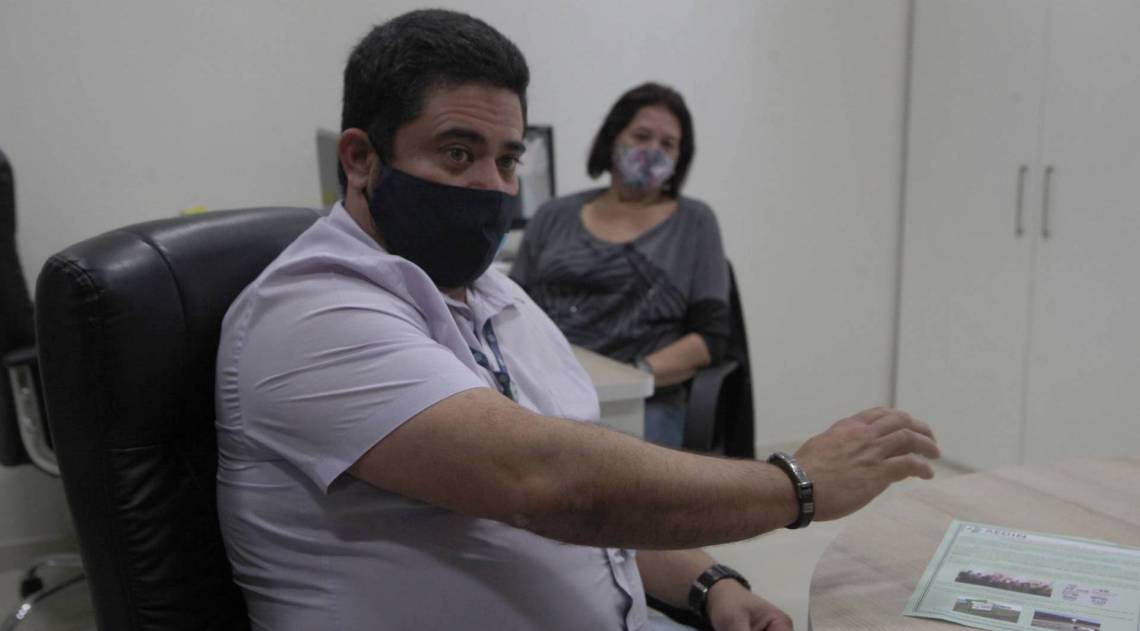 Rio, 27/08/2020 - ESPECIAL - Ruas sem pavimentacao no polo industrial de Santa Cruz, zona oeste do Rio. Na foto, Andre Cortello. Foto: Ricardo Cassiano/Agencia O Dia