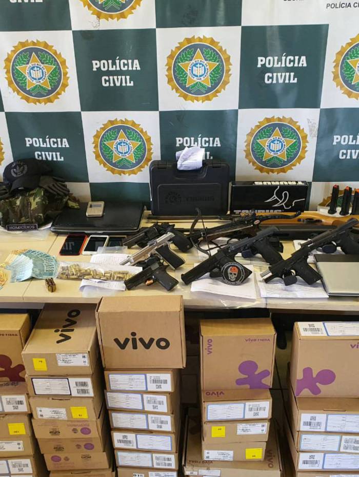 Durante opera&ccedil;&atilde;o, a Pol&iacute;cia Civil apreendeu armas, muni&ccedil;&otilde;es, drogas e aparelhagem para 'gatonet'