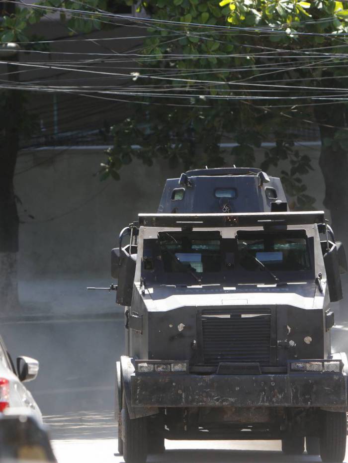 Rio de Janeiro - RJ  - 27/08/2020 - Policia - Guerra de traficantes no Complexo do Sao Carlos, no Rio Comprido, zona norte do Rio - na foto, policiais em operaçao na regiao -  Foto Reginaldo Pimenta / O Dia