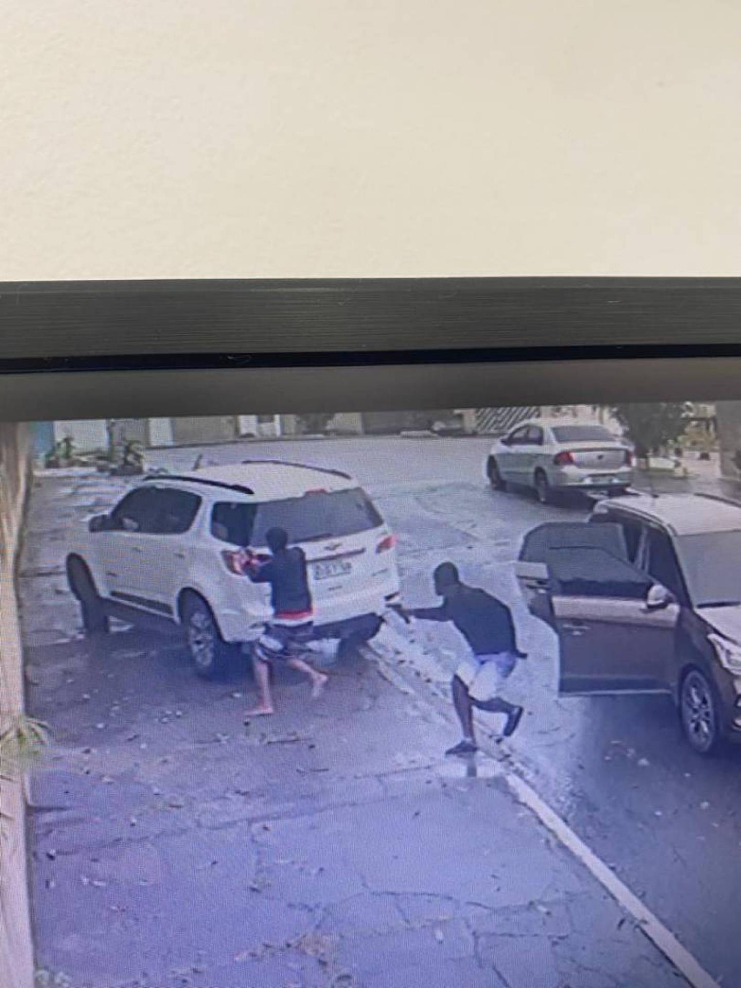 Imagens Mostram Assassinos De Irmao De Vereador Morto A Tiros Na Baixada Jornal Meia Hora Geral