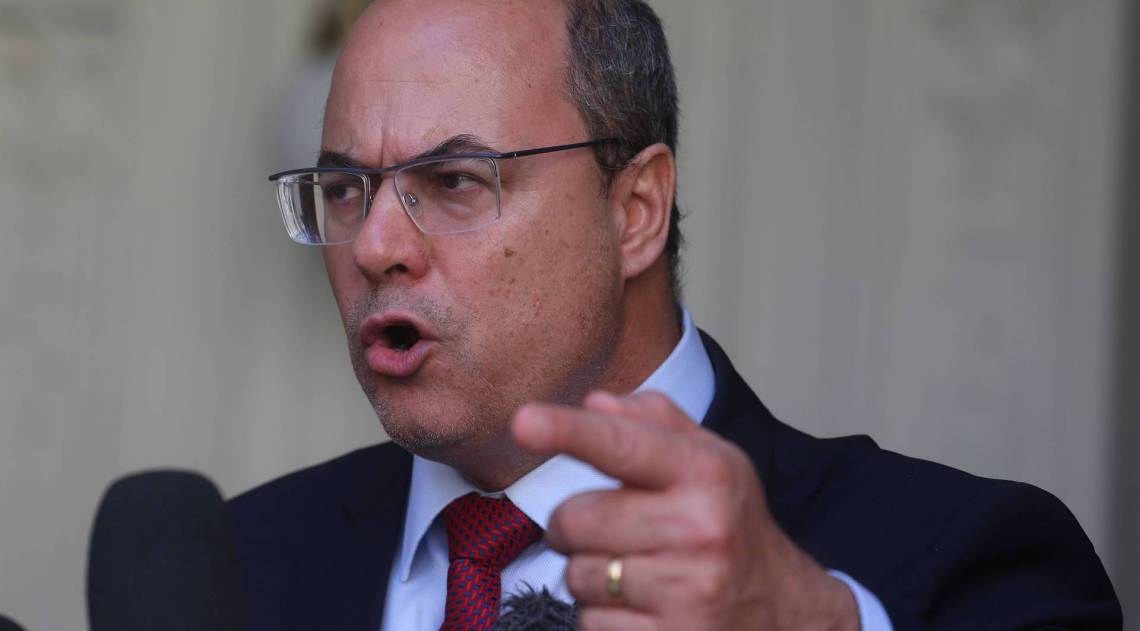 Rio,28/08/2020-LARANJEIRAS, Policia Federal faz buscas na casa de Wilson Witzel no Palacio Laranjeiras, STJ afasta Witzel do governo do Rio por suspeitas de participar em esquema de corrup&ccedil;&atilde;o na sa&uacute;de. Na foto, chegada de Queiroz no aeroporto de Jacarepagua.Foto: Cleber Mendes/Ag&ecirc;ncia O Dia