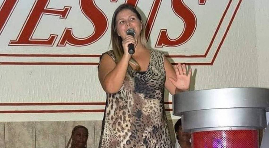 Ex-Ronaldinha Viviane Brunieri est&aacute; sem sexo h&aacute; tr&ecirc;s anos