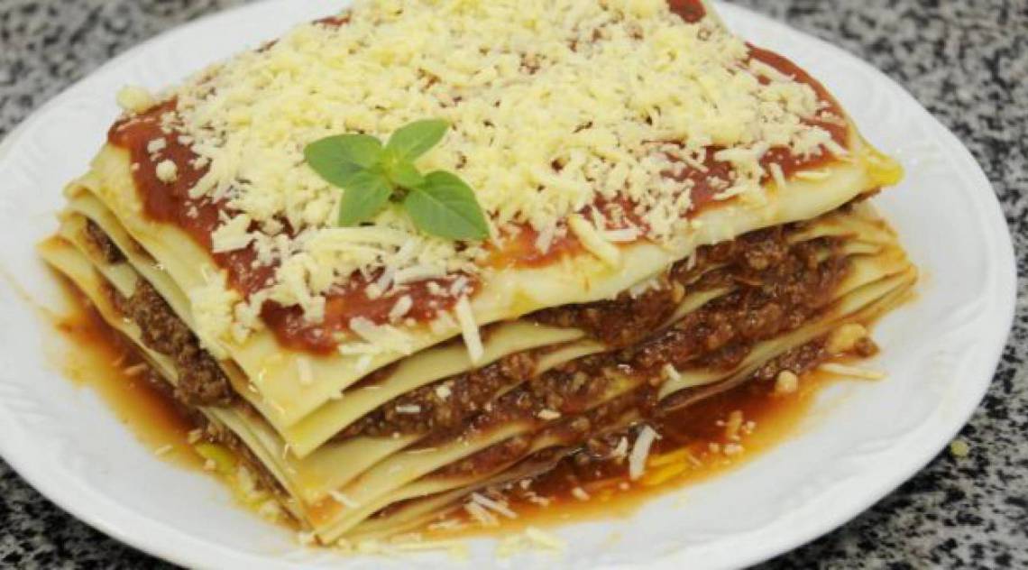 Lasanha de massa de pastel