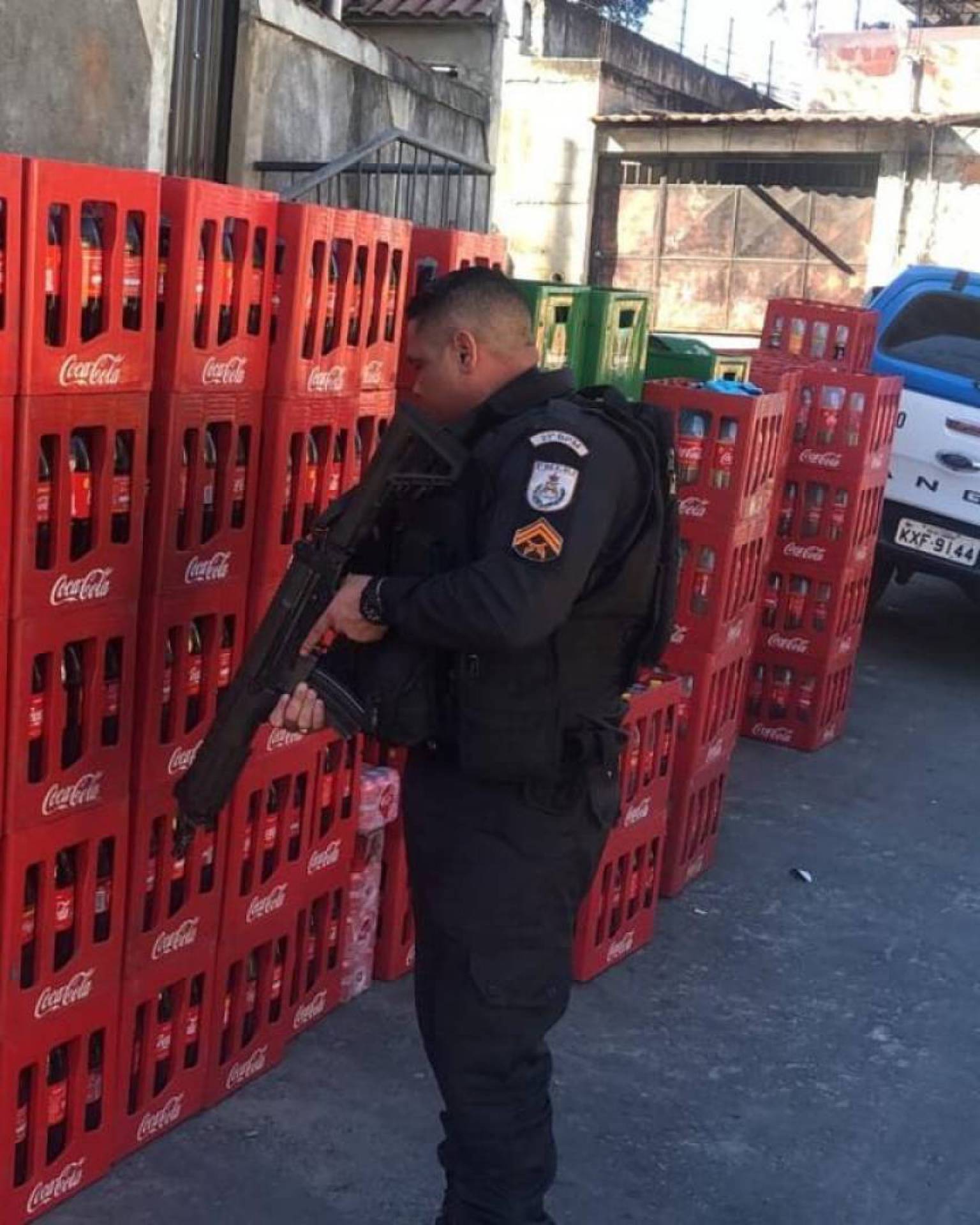 O 21º encontrou 170 caixas de refrigerante no local