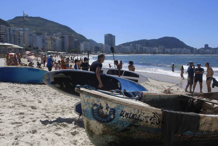 Rio de Janeiro - RJ  - 29/08/2020 - Geral - Movimentaçao na praia de Copacabana, proximo ao posto 6, zona sul do Rio - Foto Reginaldo Pimenta / O Dia