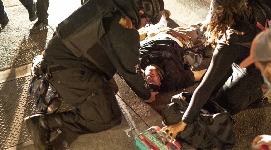 Confronto de manifestantes antirracistas com integrantes de caravana pr&oacute;-Trump acaba com um morto em Portland - AFP