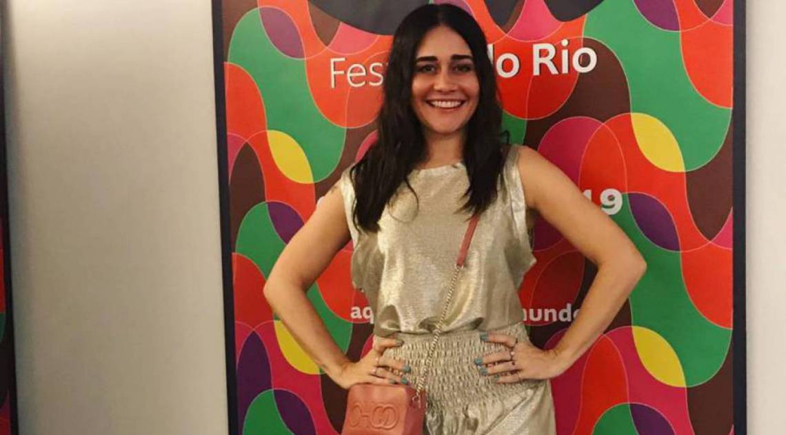 Alessandra Negrini completa 50 anos e esbanja boa forma