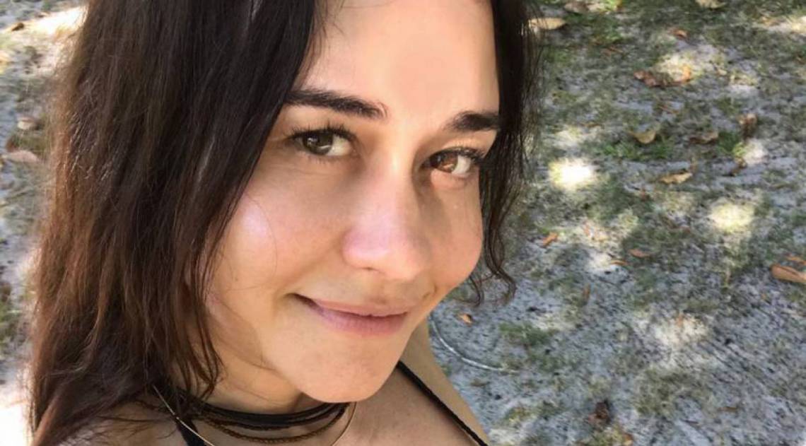 Alessandra Negrini completa 50 anos e esbanja boa forma