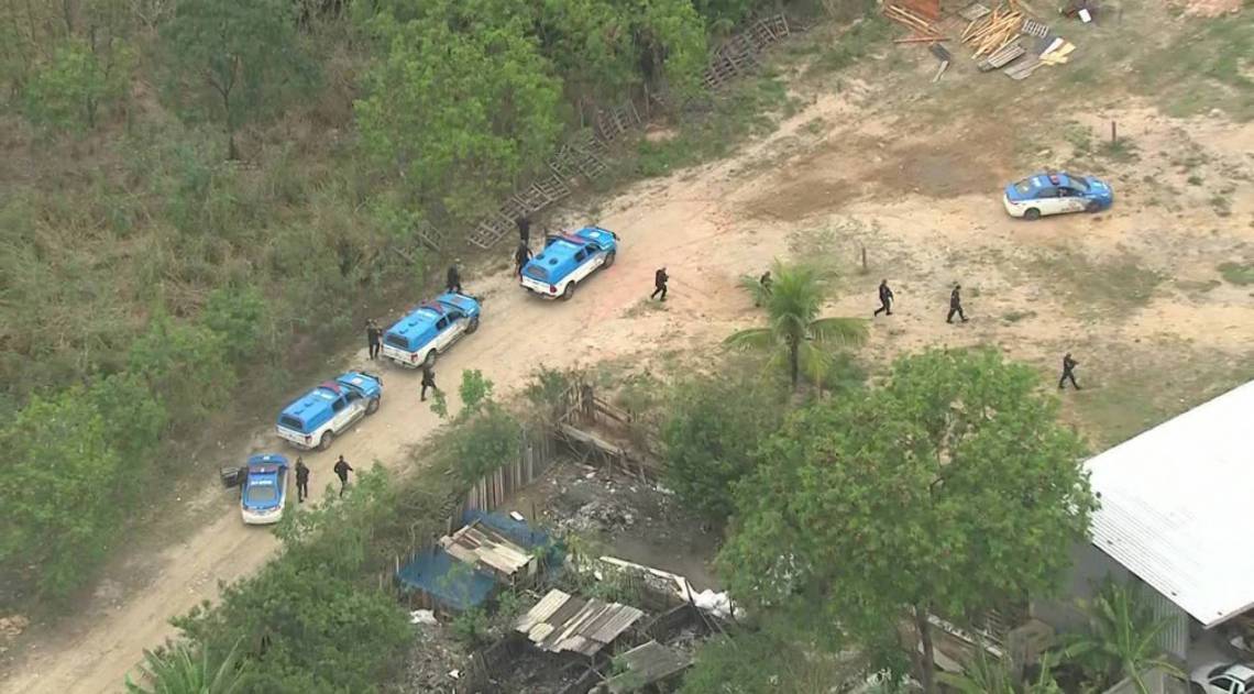 Policiais fazem buscas na região para tentar encontrar suspeitos