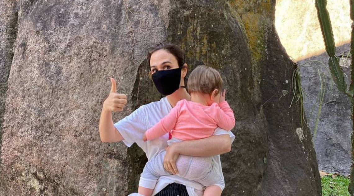 Tatá Werneck mostra look para passear com a filha
