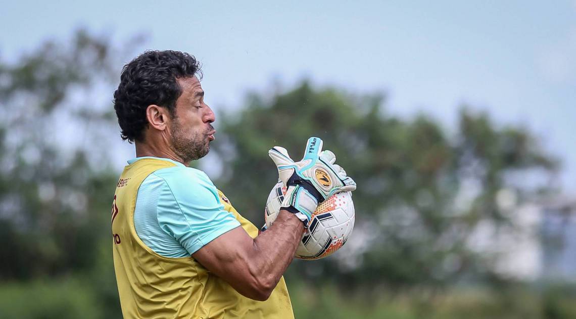 Fred jogou como goleiro no rachão desta terça-feira - Lucas Merçon/FLUMINENSE