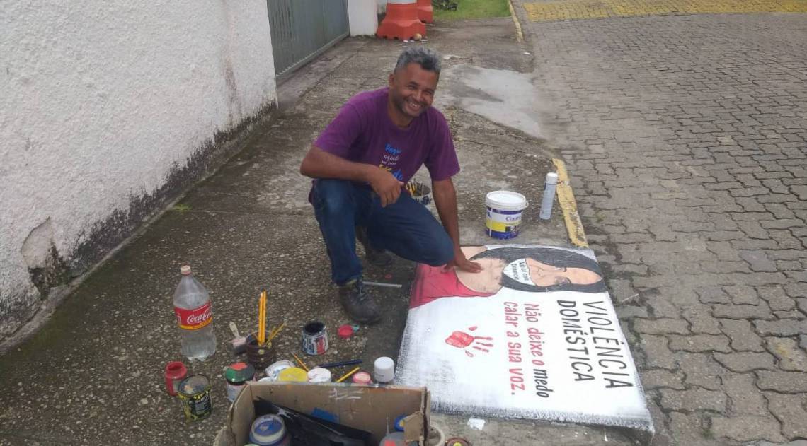 Pintura na tampa de bueiro de Porto Real