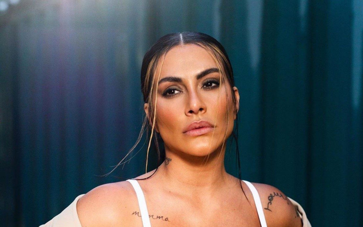 Famosas aderem à moda da franja descolorida