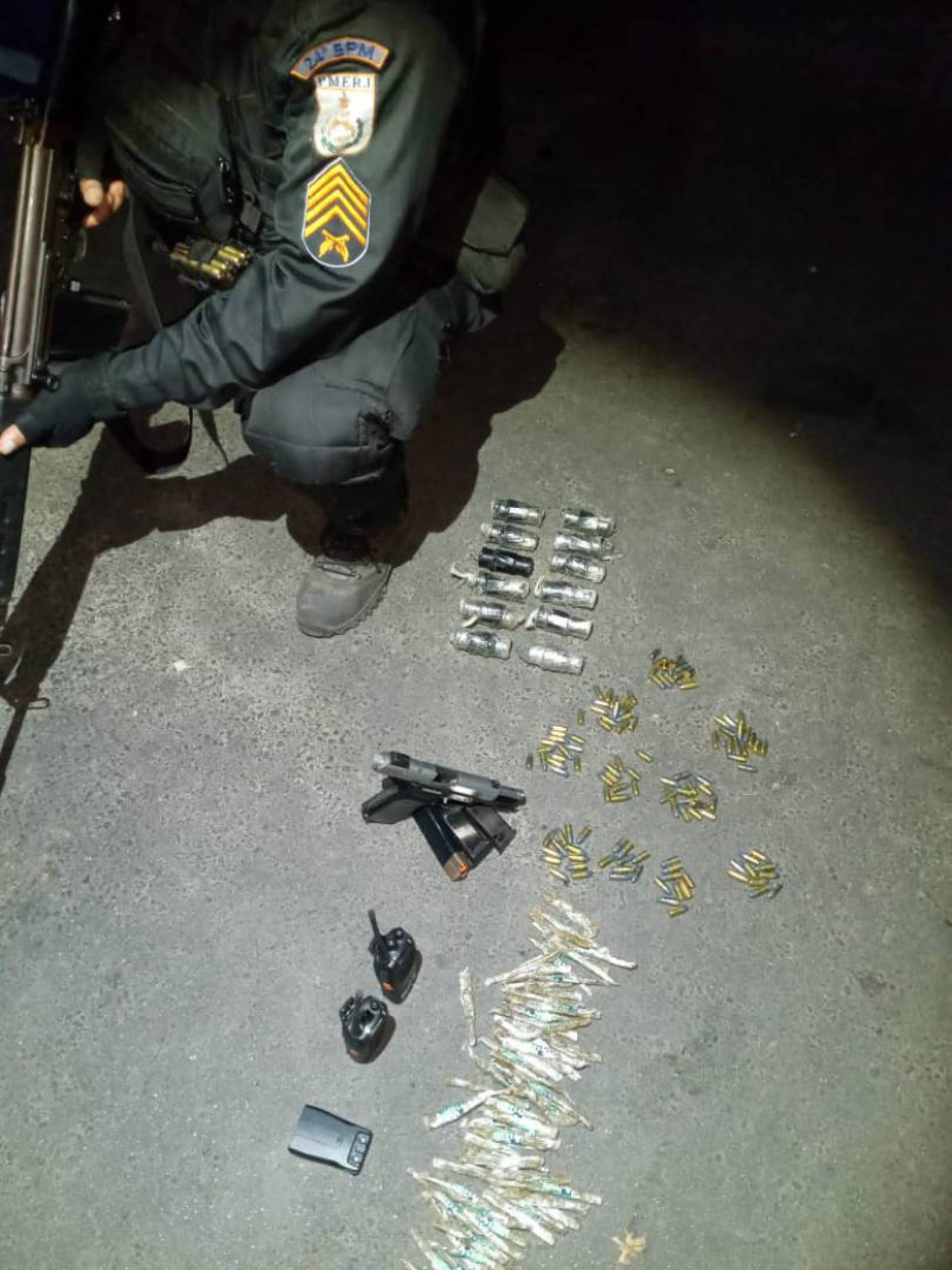 Parte da apreensão feita no local pela PM: policiamento reforçado - Divulgação - Polícia Militar /24º BPM