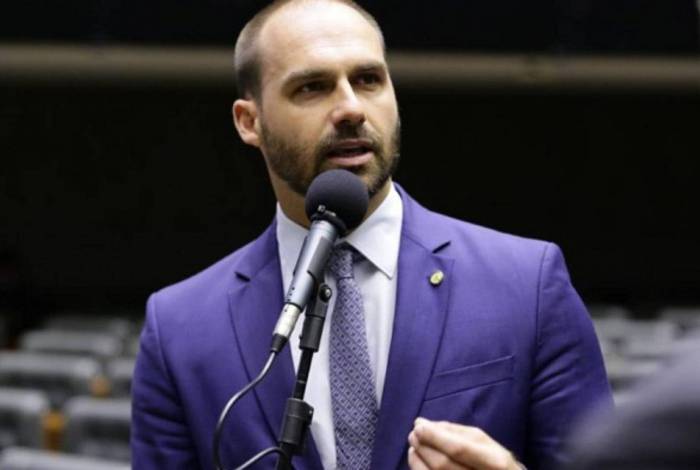 Eduardo Bolsonaro foi um dos deputados que votou a favor do voto impresso obrigat&oacute;rio - Michel Jesus/ C&acirc;mara dos Deputados