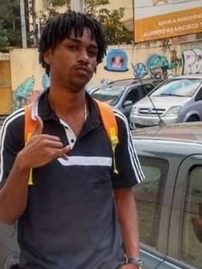 Na ocasião do crime, no ano passado, Danilo estava com cabelo longo, tranças e cavanhaque, não correspondendo à descrição do autor do assalto feita pela vítima