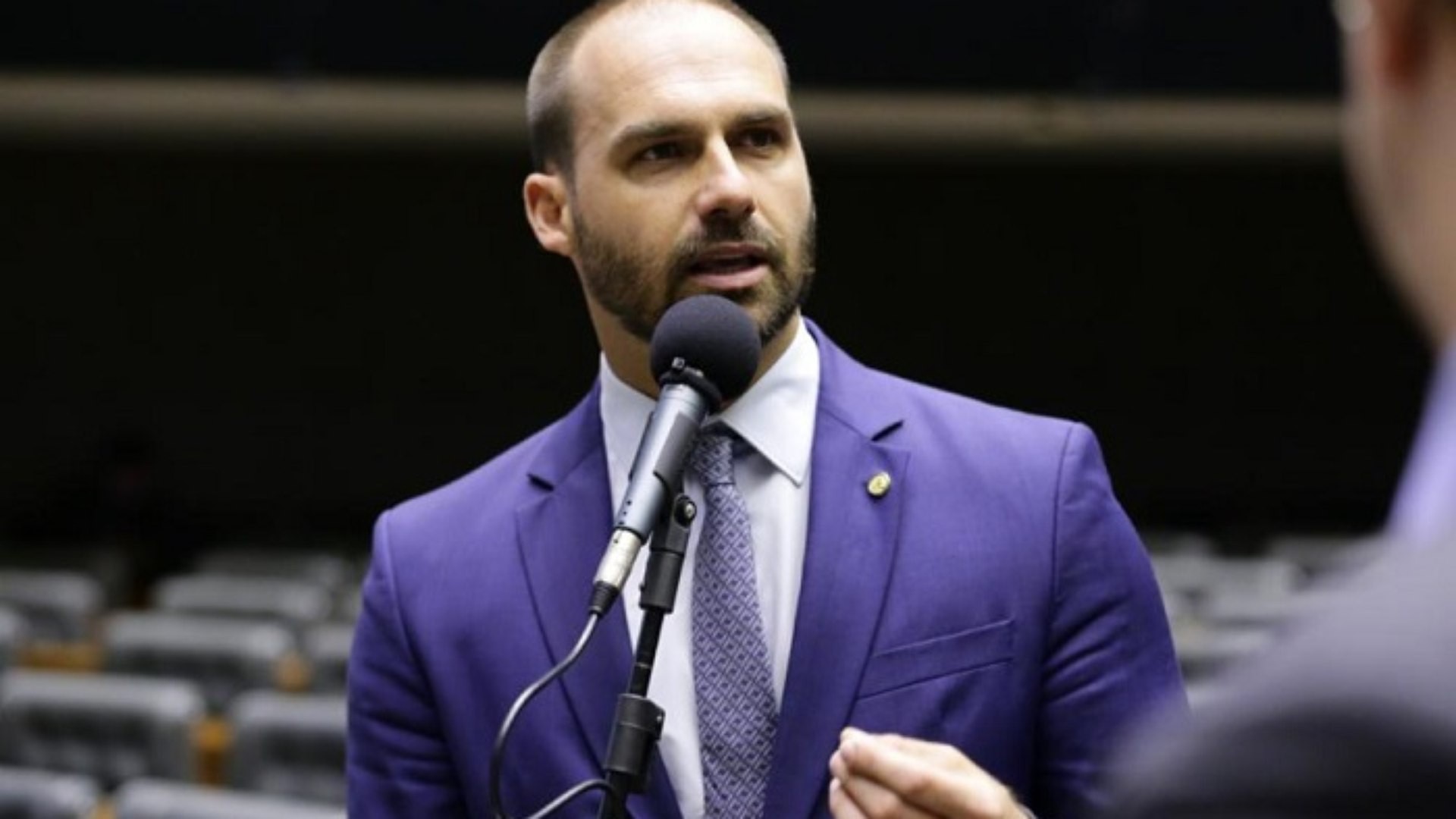 Eduardo Bolsonaro apresenta Projeto de Lei para criminalizar o