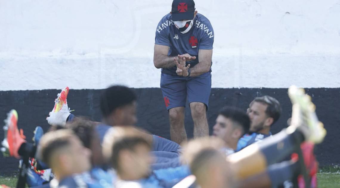 Detalhista, Ramon elogia manuten&ccedil;&atilde;o do padr&atilde;o t&aacute;tico em meio aos desfalques - Rafael Ribeiro/ Vasco