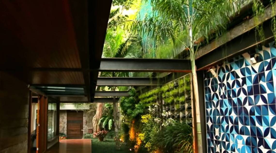 Pedro Bial abre mansão e requinte impressiona