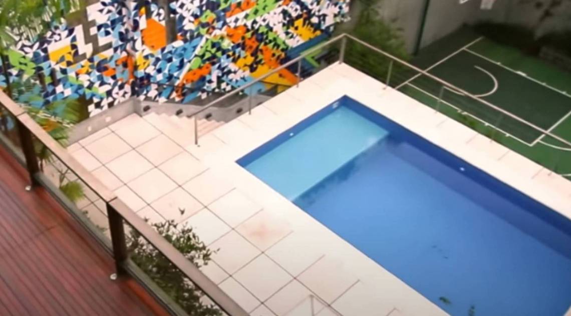 Pedro Bial abre mansão e requinte impressiona