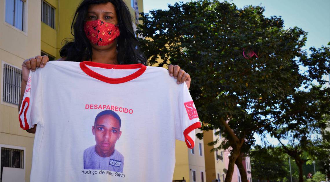 Claudia de Queiroz de Melo, mãe de Rodrigo de Melo Silva, desaparecido desde 2008