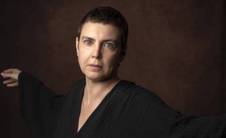 Adriana Calcanhotto faz show gratuito em Vassouras neste sábado