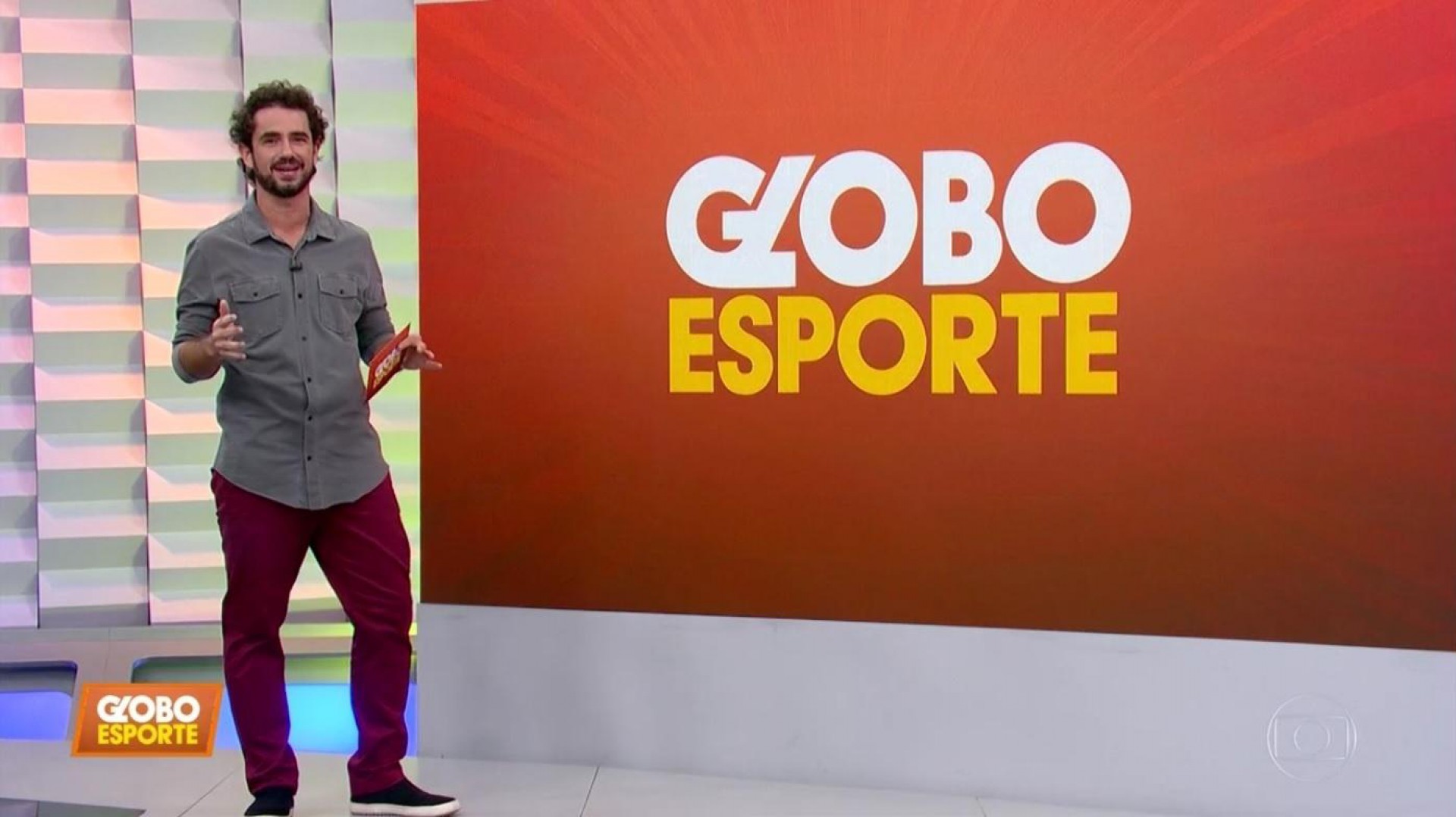 Apresentador do Globo Esporte é afastado após sentir dor de