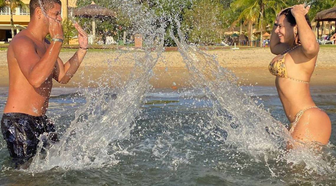 Viviane Araújo e o namorado, Guilherme Militão, estão em Angra dos Reis