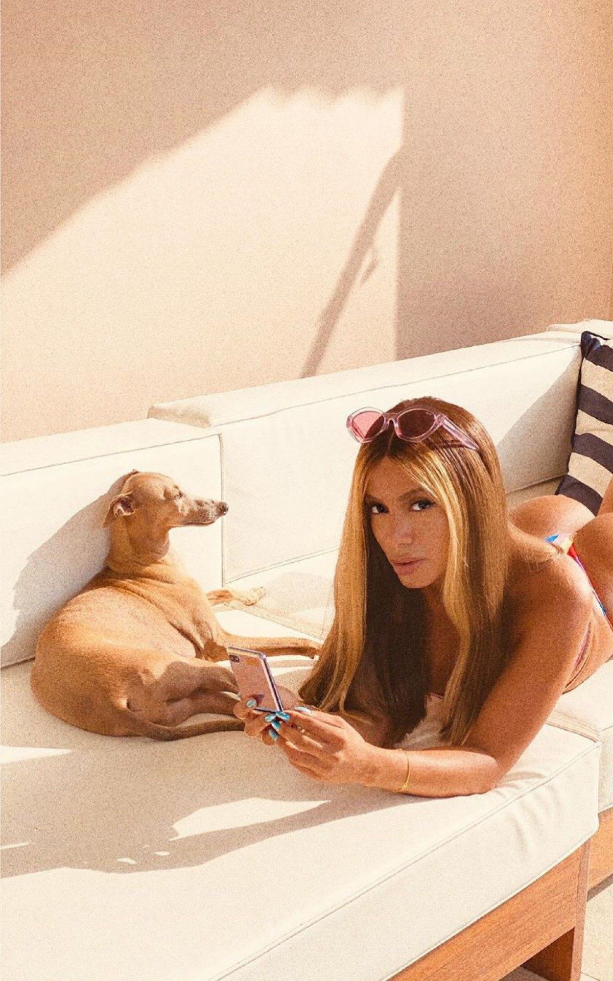 Anitta sensualiza de biqu&iacute;ni e mostra novo visual - Reprodução Internet