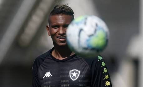 Estrangeiros entram na Justiça e cobram dívidas do Botafogo