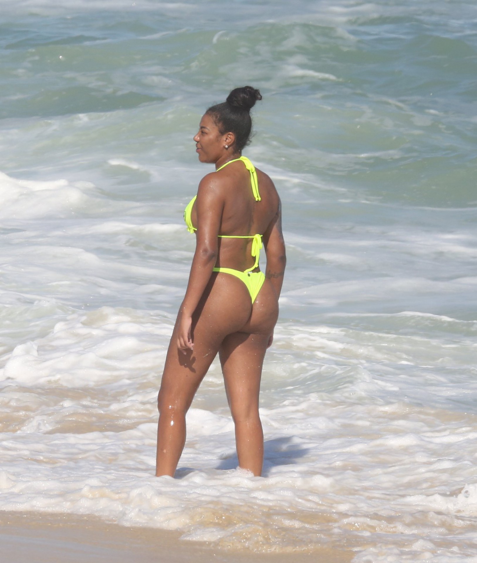 Ludmilla se diverte na praia com a mulher, Brunna Gonçalves - Gabriel Reis / Ag.News