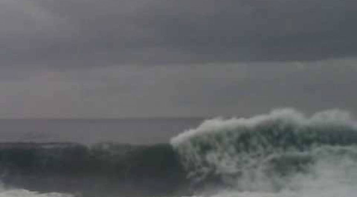 Mar de Itaipuaçu com forte correnteza e ondas altas - Foto: Maurício Peçanha
