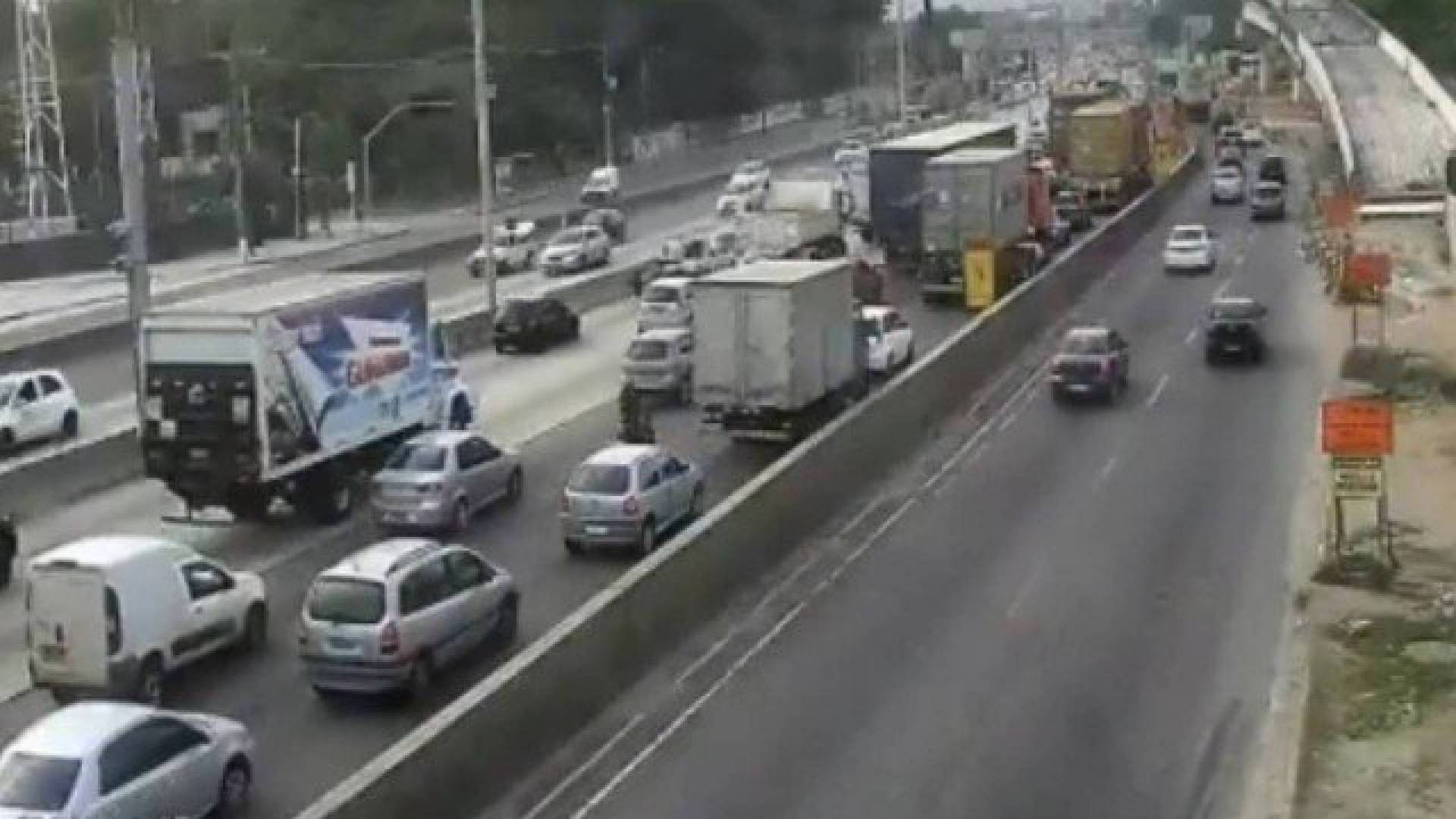 Movimento intenso na saída do Rio na manhã deste sábado