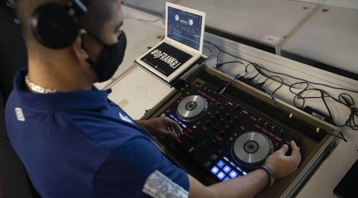 Franklin Scheleger, 29 anos, é DJ do Fluminense - AFP