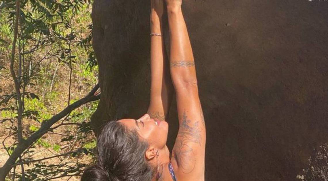 Aline Riscado sensualiza na Chapada dos Veadeiros