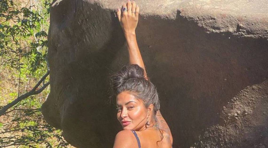 Aline Riscado sensualiza na Chapada dos Veadeiros
