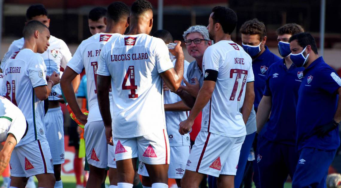 São Paulo, SP - Brasil - 06/09/2020 - Morumbi - Odair Hellmann fala ao grupo na parada técnica
Campeonato Brasileiro. 8ª Rodada. Jogo Fluminense x São Paulo.
FOTO DE MAILSON SANTANA/FLUMINENSE FC

IMPORTANTE: Imagem destinada a uso institucional e divulgação, seu uso comercial está vetado incondicionalmente por seu autor e o Fluminense Football Club.

IMPORTANT: Image intended for institutional use and distribution. Commercial use is prohibited unconditionally by its author and Fluminense Football Club.

IMPORTANTE: Imágen para uso solamente institucional y distribuición. El uso comercial es prohibido por su autor y por el Fluminense Football Club. - Mailson Santana/Fluminense FC