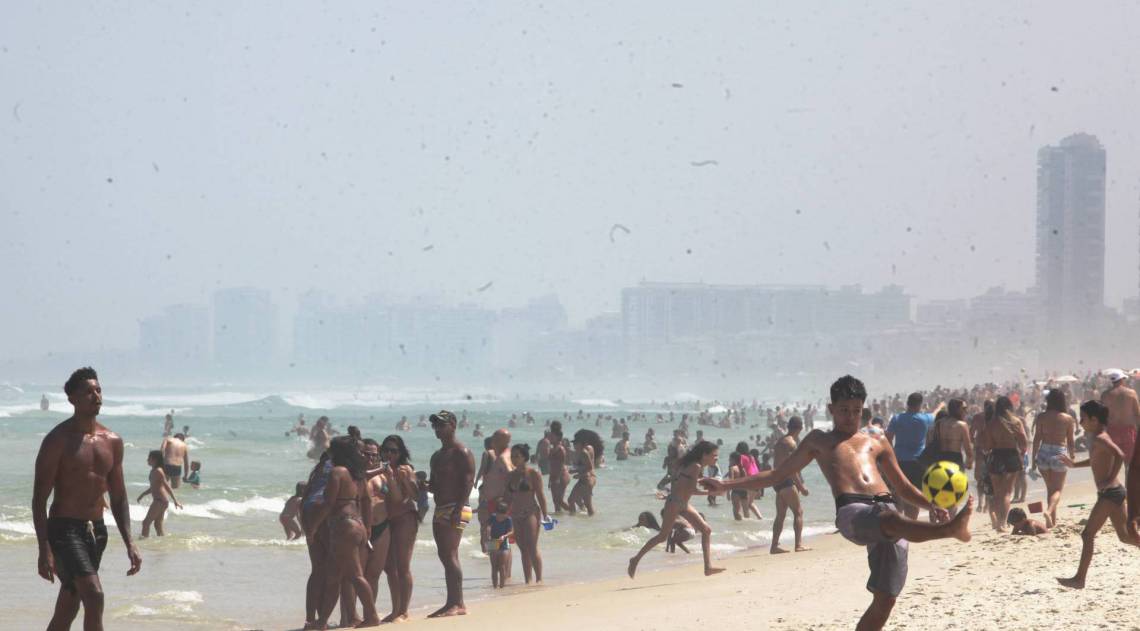 Forte calor tem levado cariocas &agrave;s praias - Ricardo Cassiano / Ag&ecirc;ncia O Dia