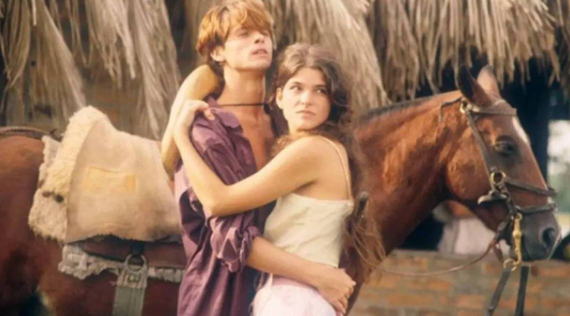 Jove (Marcos Winter) e Juma (Cristiana Oliveira) em 'Pantanal', da extinta TV Manchete
