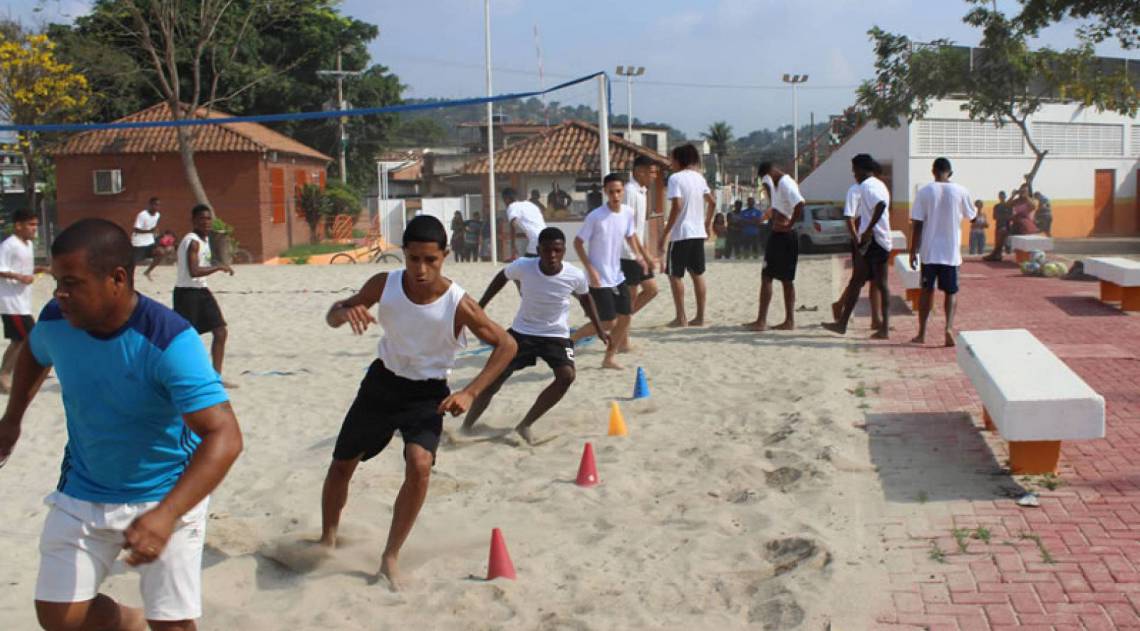 Jogadores selecionados realizam trabalhos físicos na Casa Cultural Belford Roxo - Renan Mafra