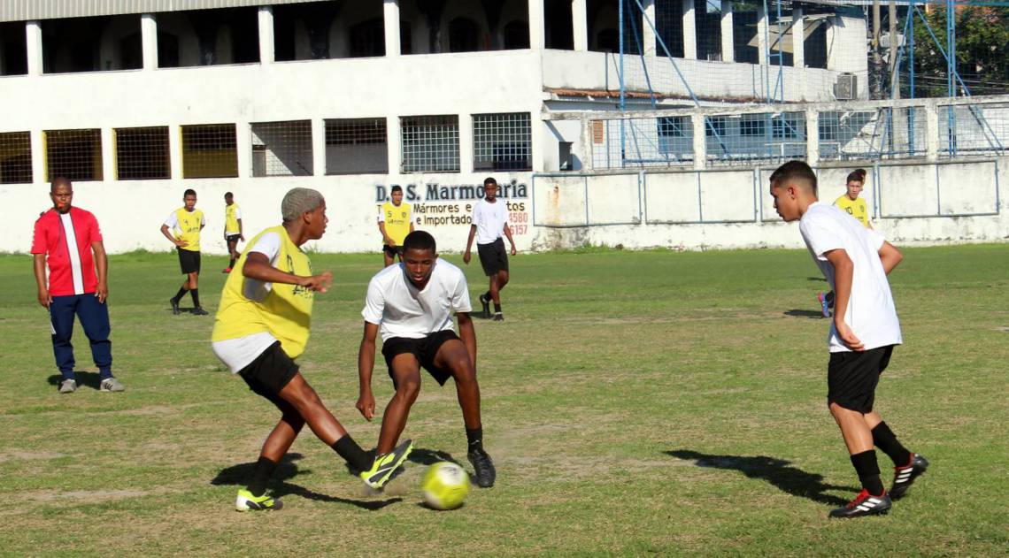 Peneira realizada no Belford Roxo reuniu jogadores para captar jovens talentos para a categoria sub-17