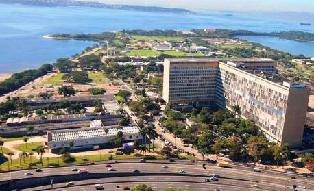 Incêndio atinge campus do Fundão da UFRJ