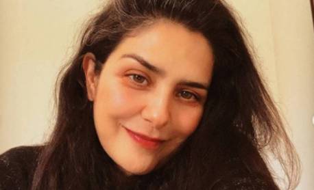 Letícia Sabatella se emociona ao ser vacinada contra o coronavírus