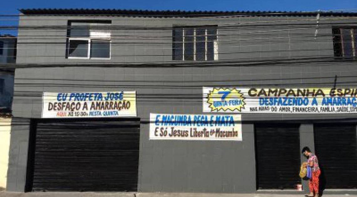 Faixa ofendeu vizinha e virou alvo de inquérito civil público do MPF - Reprodução